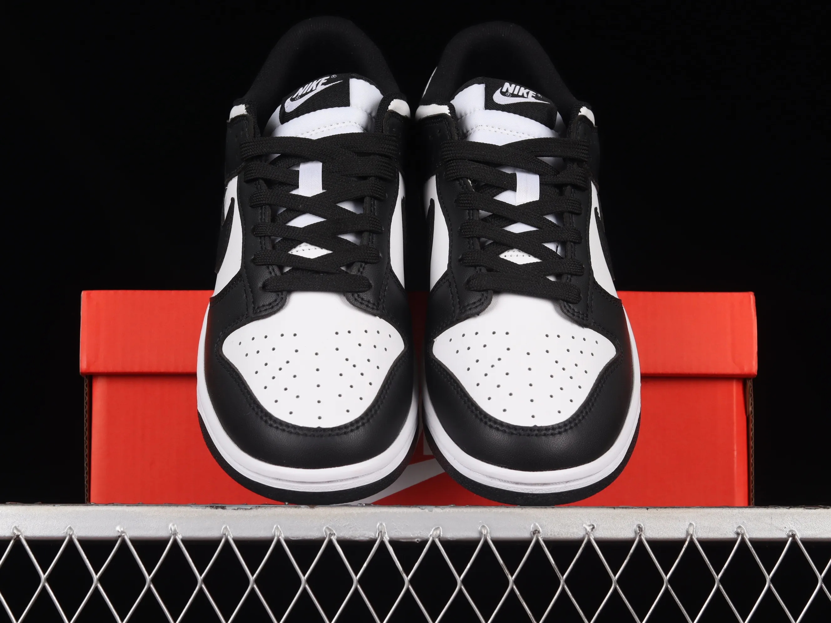 All Categories Nk SB Dunk Series Nk SB Dunk Low Low-top Sneakers B1 Special Price Nk SB Dunk Low Black and White Panda SB Smashed Backboard Fashion Casual Sneakers DD1391-100